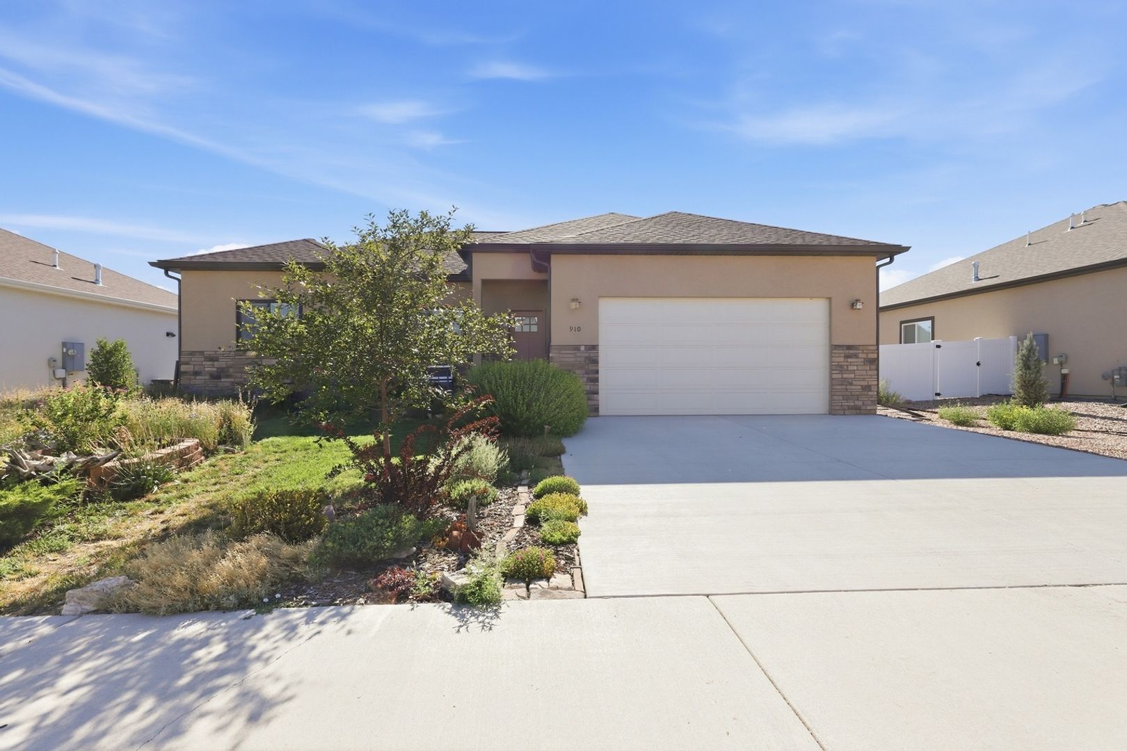 Montrose House: 910 Pilot Knob Ave