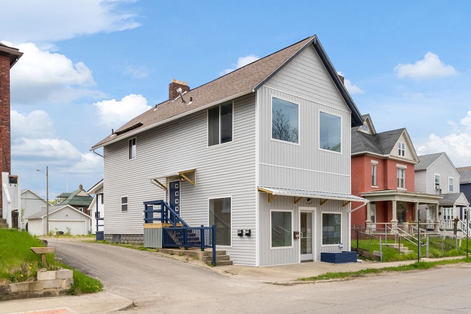 Columbus Townhome: 741 Sullivant Ave