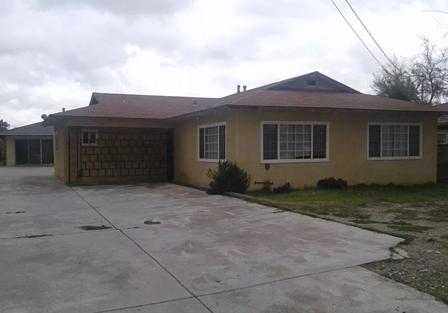 Fontana Townhome: 9217 Beech Ave