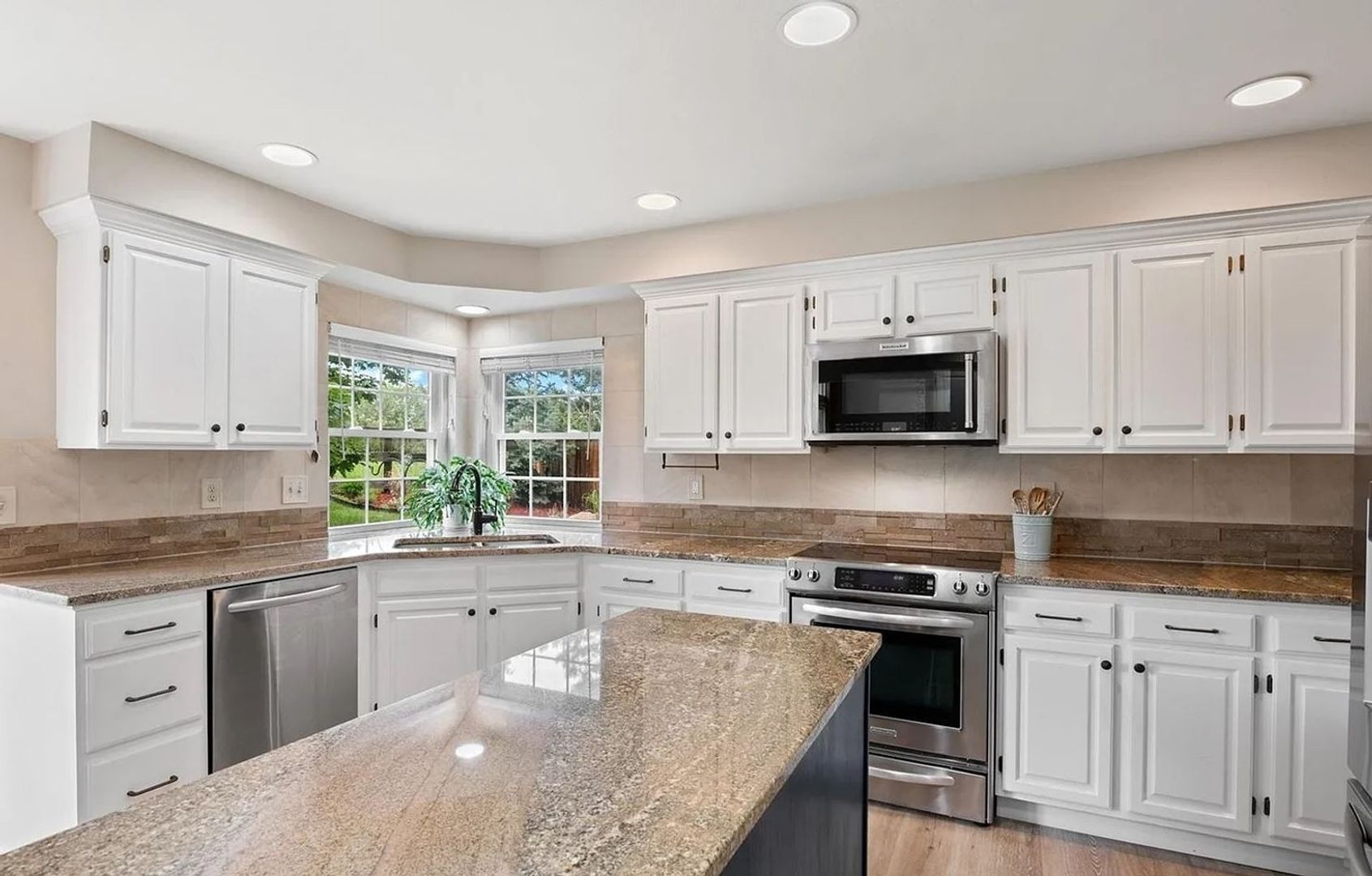 Castle Pines House: 318 Clare Dr