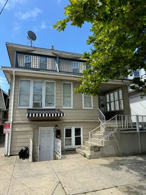 Charming 2BR -1.5 Baths Duplex in Atlantic City – photo 1