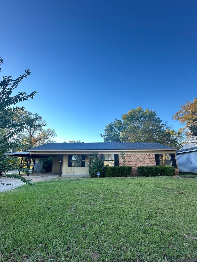 Bossier City House: 3301 Thunderbird Ln
