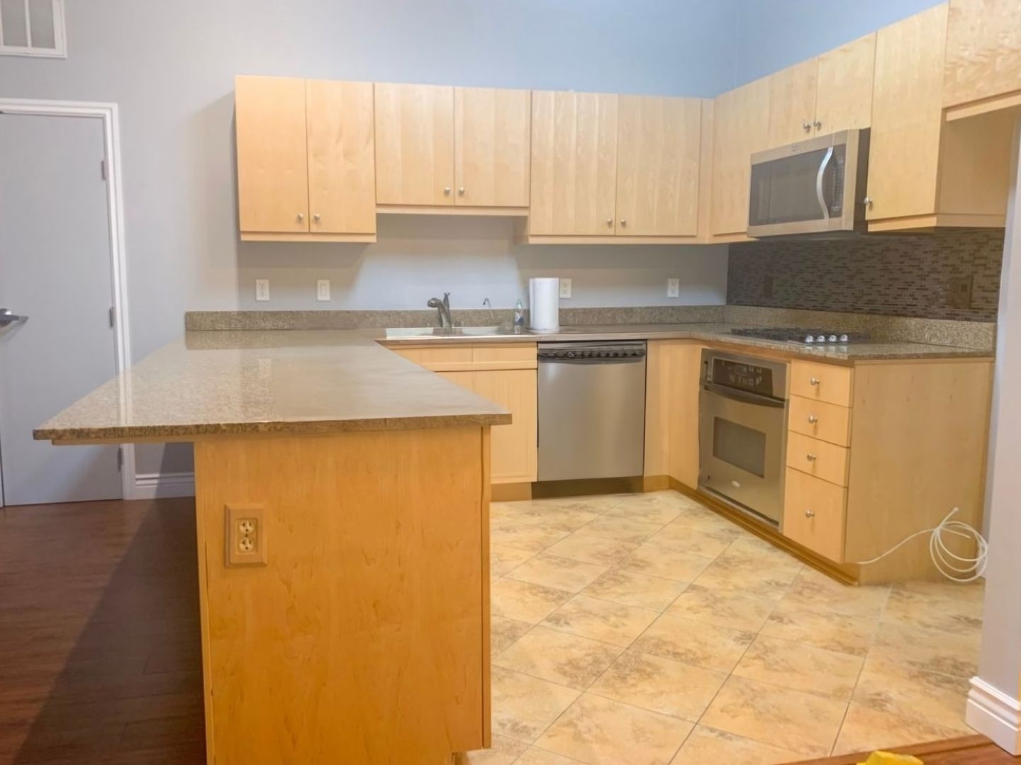 Anaheim Townhome: 435 W Center St Promenade