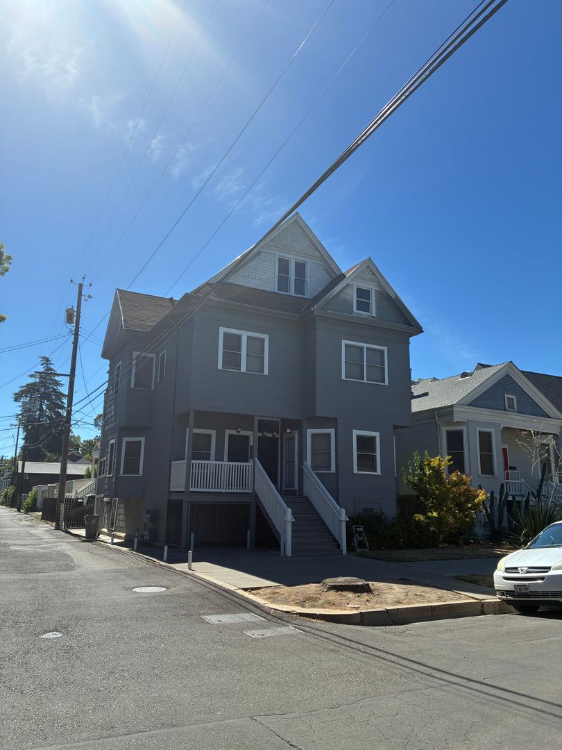 Sacramento Apartment: 1317 24th Street