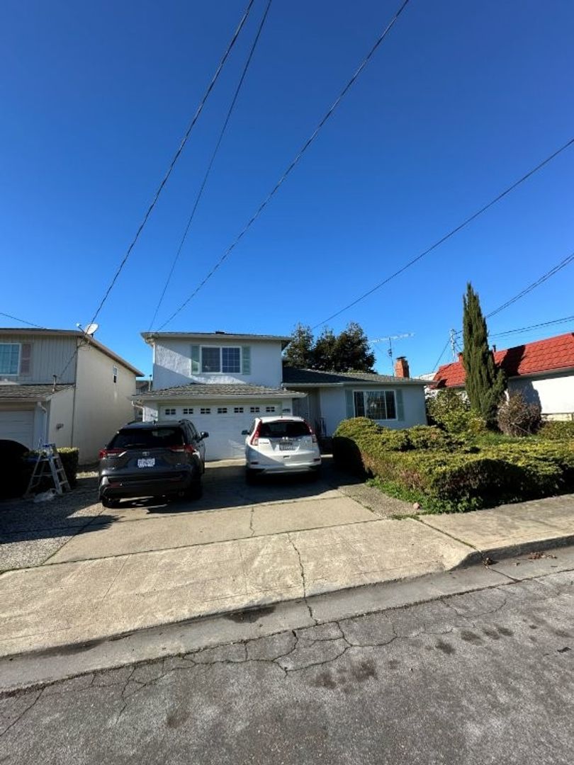 Castro Valley House: 21101 Aspen Ave