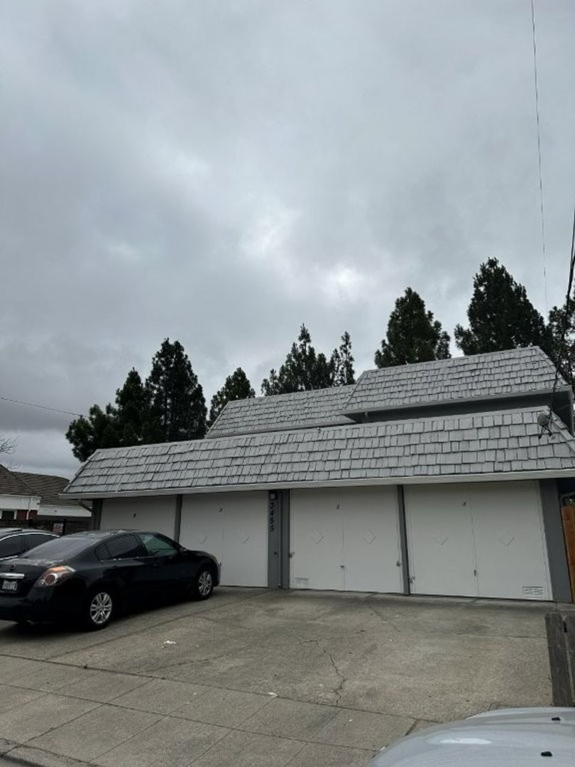 Castro Valley Apartment: 3455 Redwood Court
