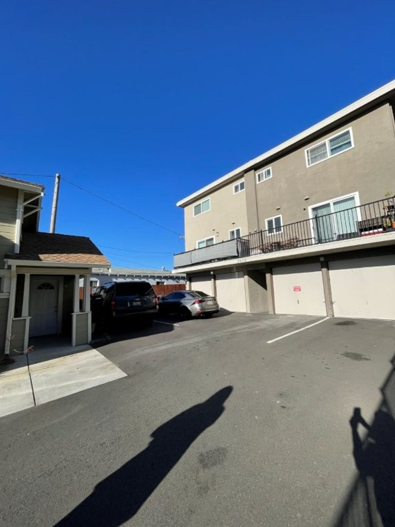 Castro Valley Apartment: 2074 - 2076 Regent Way