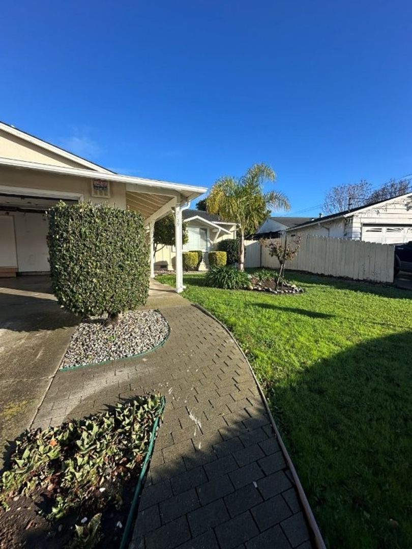 Hayward House: 2139 Thayer Ave