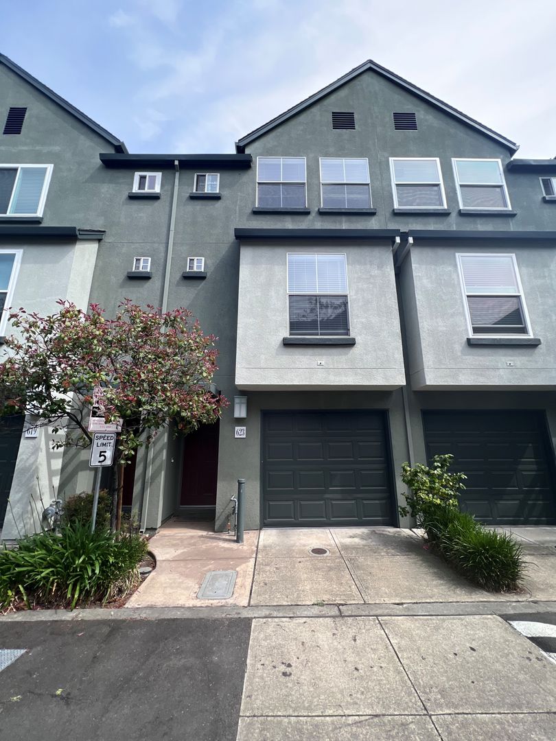 Hayward House: 623 Atherton Pl