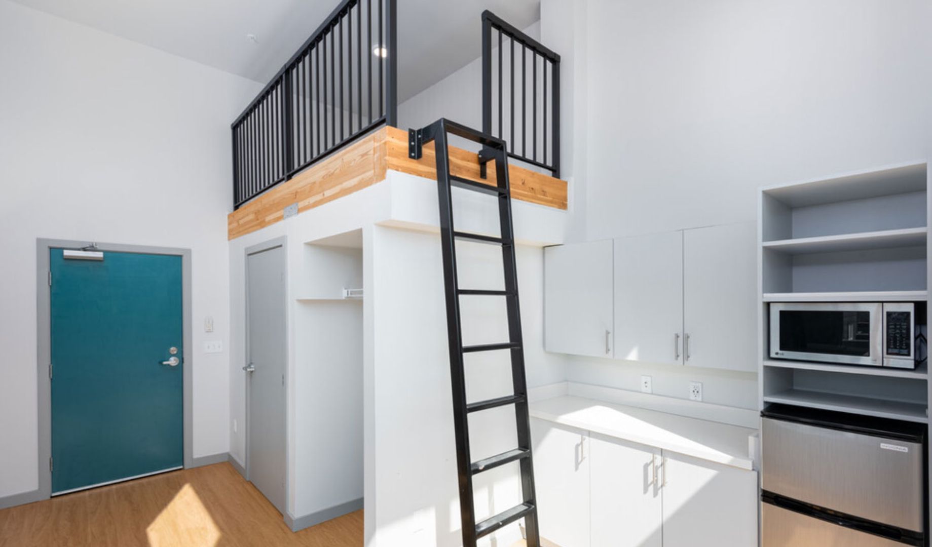 Seattle Apartment: 1815 Bellevue Ave.