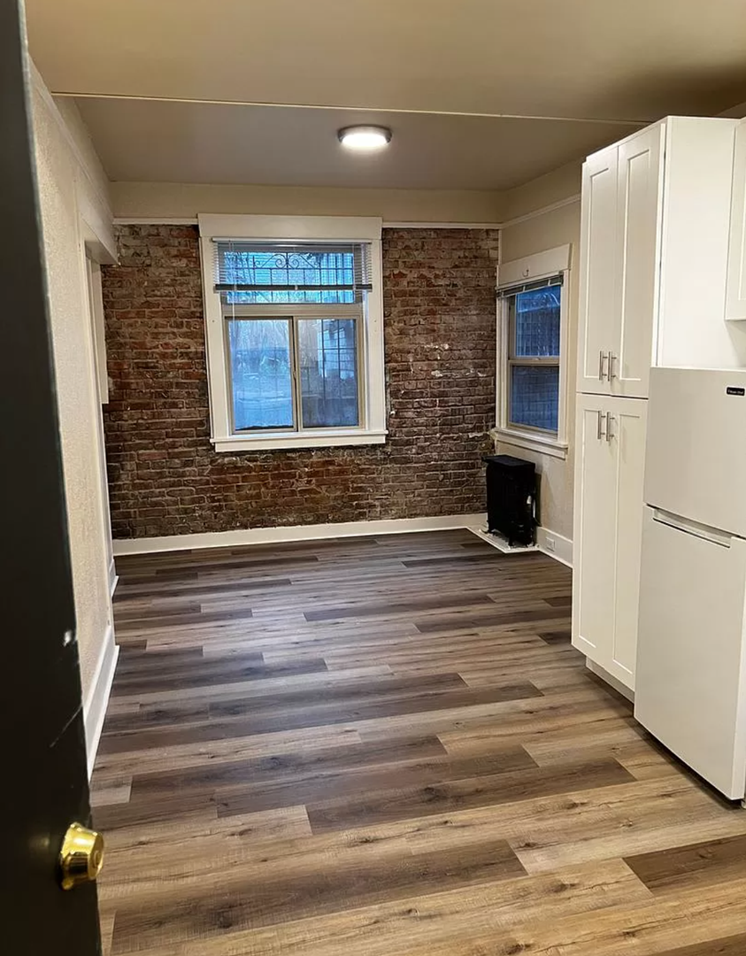 Seattle Apartment: 1412 Summit Ave