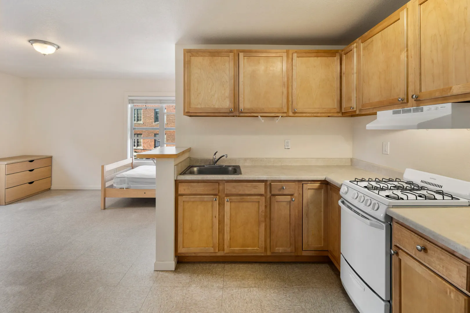 Seattle Apartment: 1712 Summit Ave