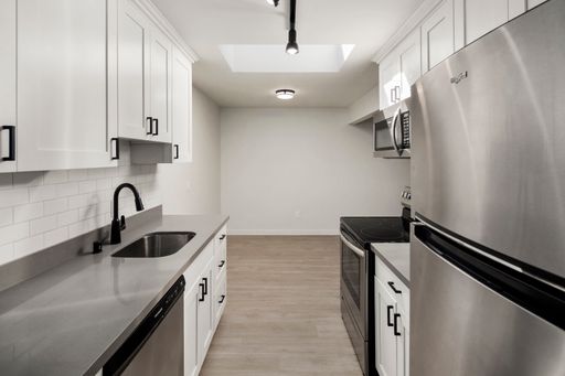 Unit 301 - Top Floor! – photo 1