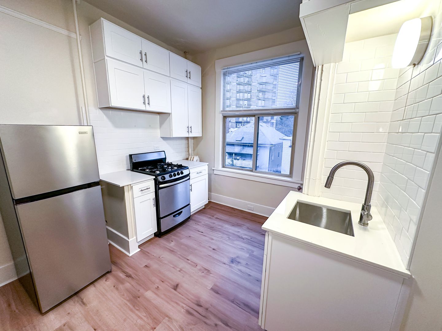 Seattle Apartment: 1412 Summit Ave