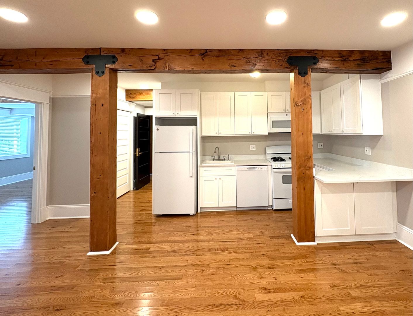 Seattle Apartment: 1521 15th Ave