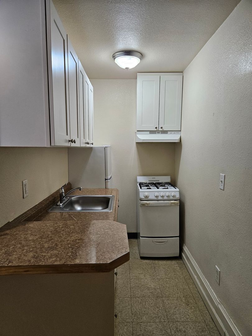 Seattle Apartment: 1712 Summit Ave