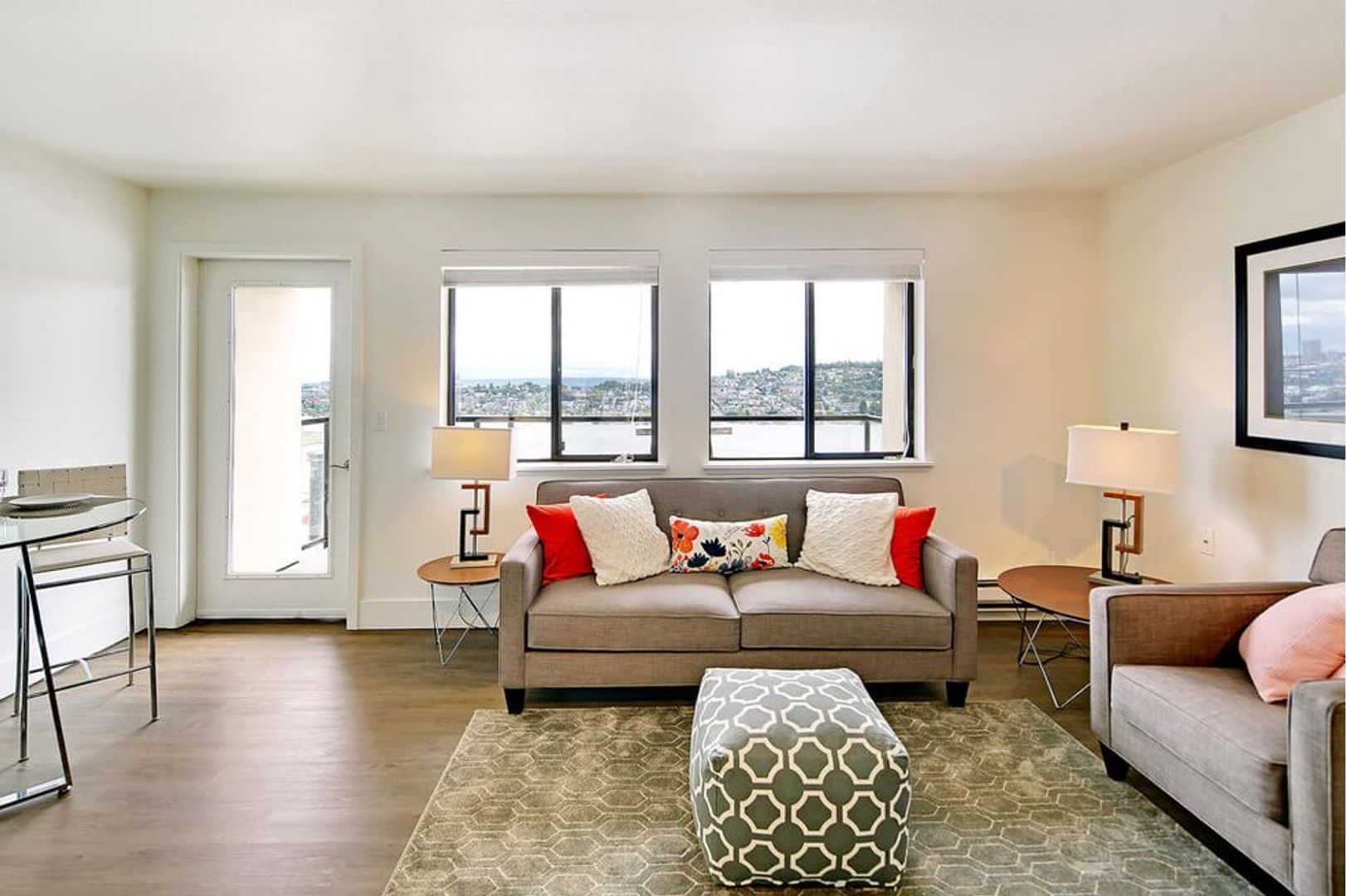 Seattle Apartment: 2450 Aurora Ave N
