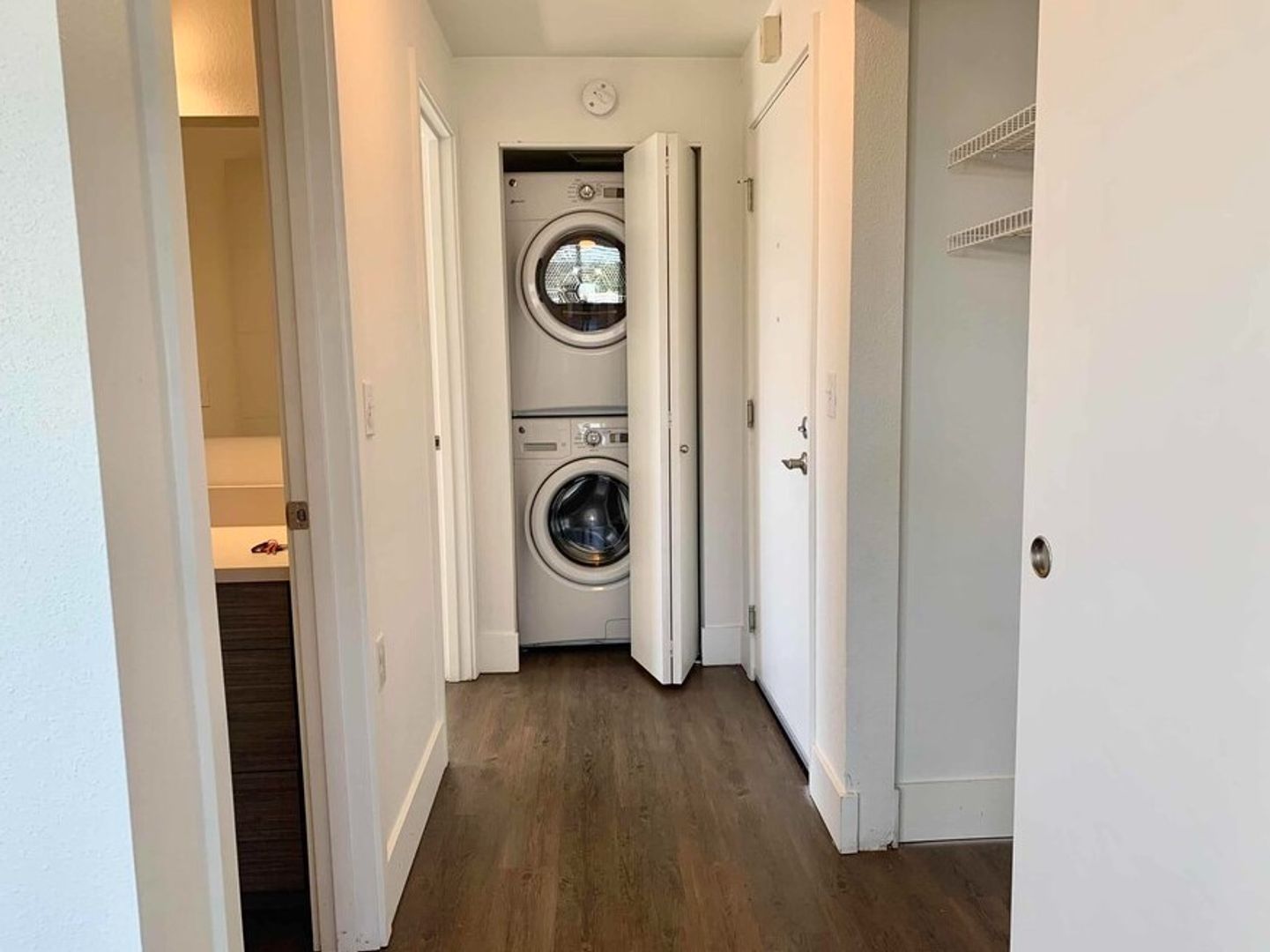 Seattle Apartment: 2450 Aurora Ave N