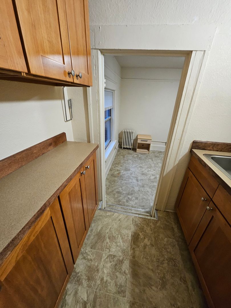 Seattle Apartment: 1712 Summit Ave