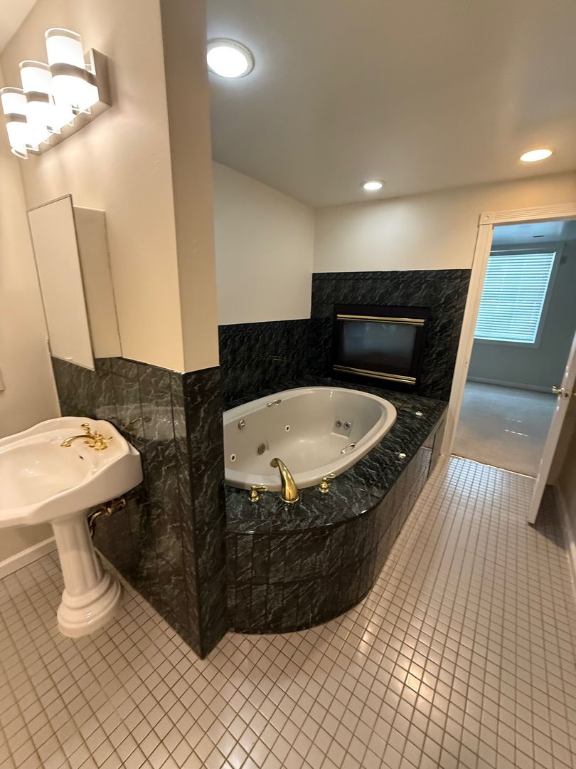 Seattle Apartment: 1713 Belmont Ave