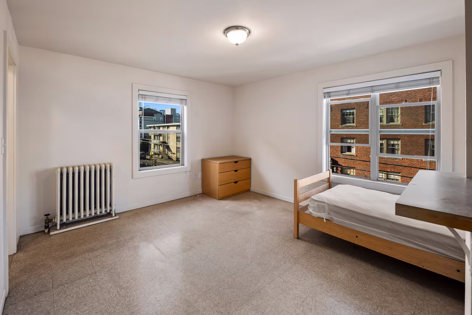 Seattle Apartment: 1712 Summit Ave