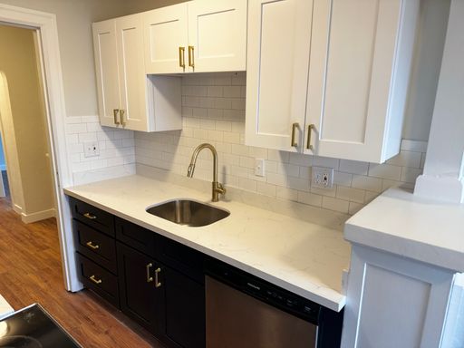 Unit - 3 (Newly Renovated!) – photo 1