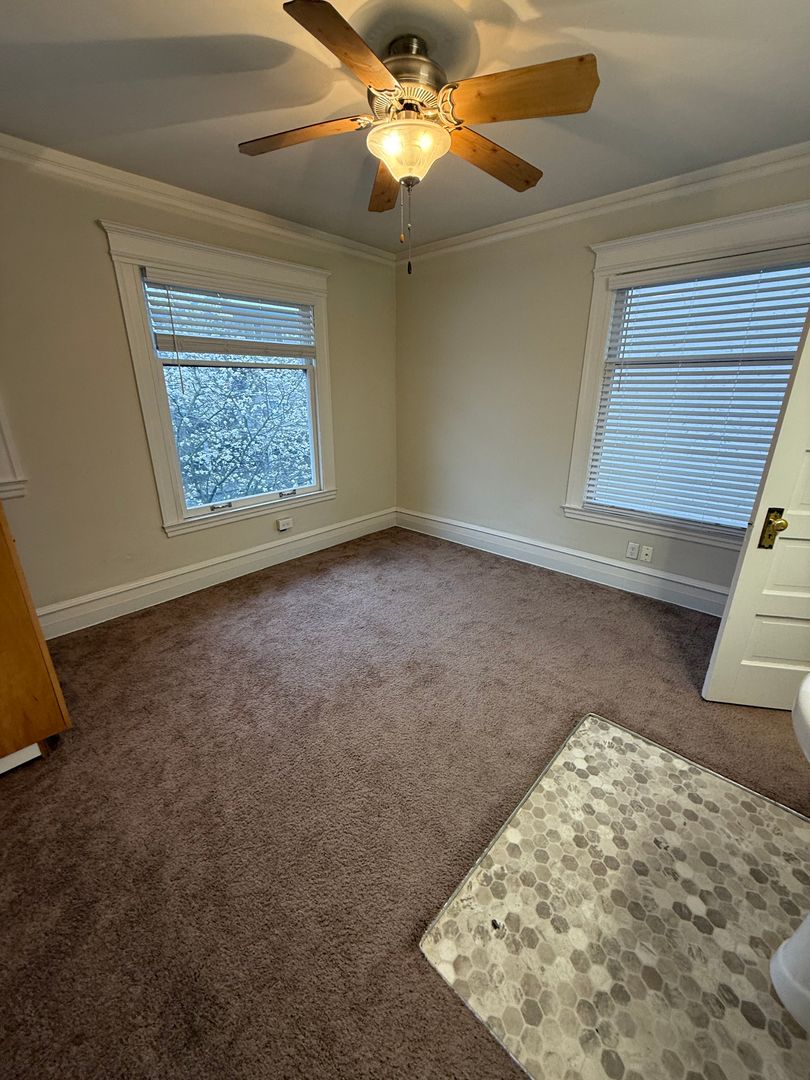 Seattle Apartment: 1713 Belmont Ave