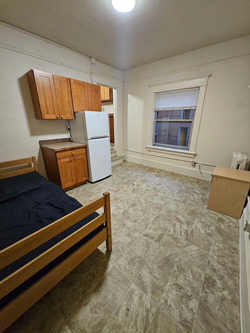 Seattle Apartment: 1712 Summit Ave