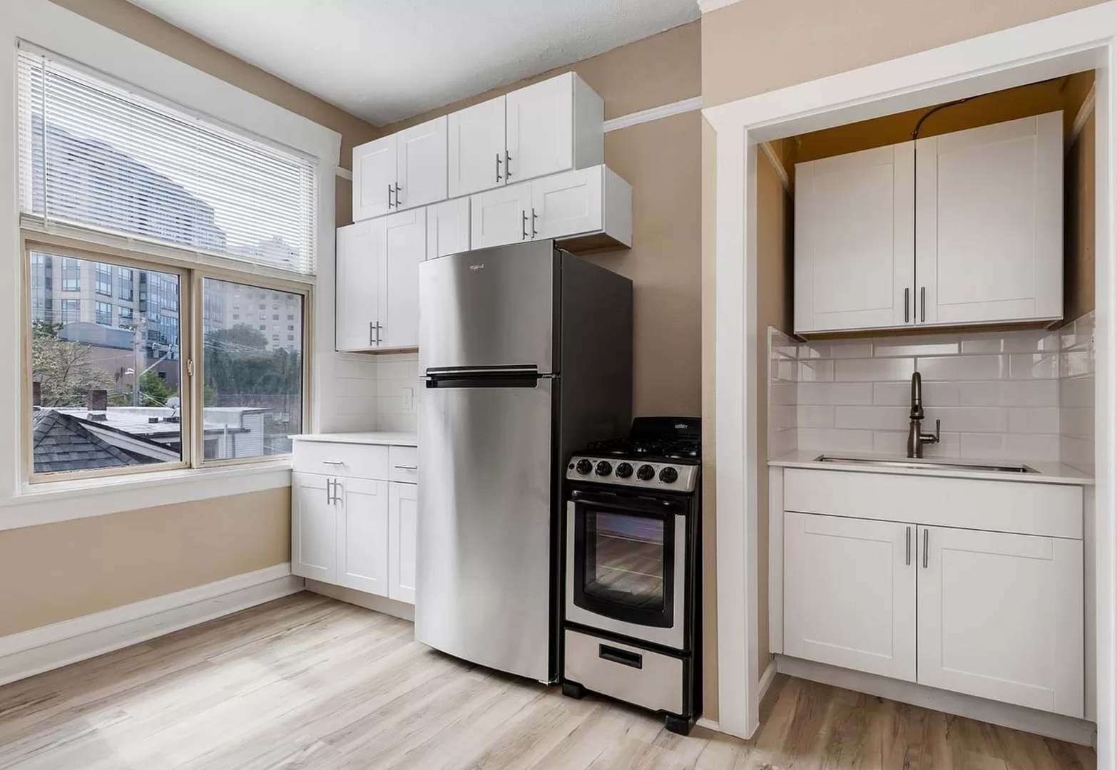 Seattle Apartment: 1412 Summit Ave