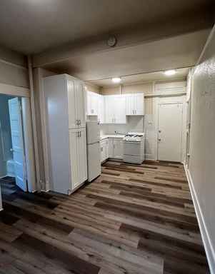 Unbeatable Location & Unbeatable Price! – photo 1