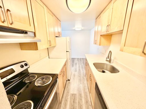 Large and Spacious Two Bedroom - ONE MONTH FREE – photo 1