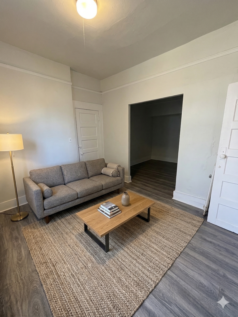 Seattle Apartment: 1412 Summit Ave