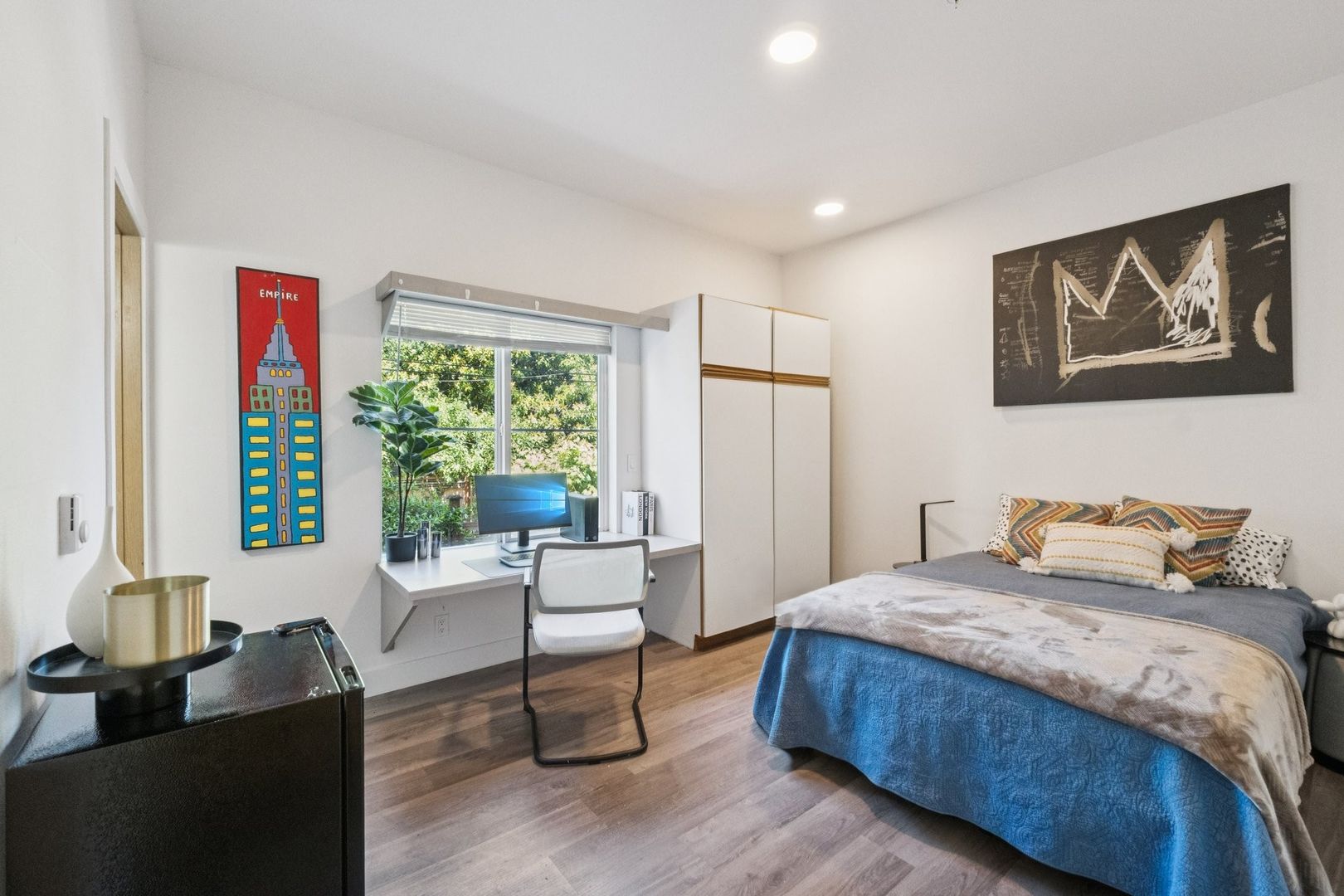 Seattle Apartment: 4746 19th AVE NE