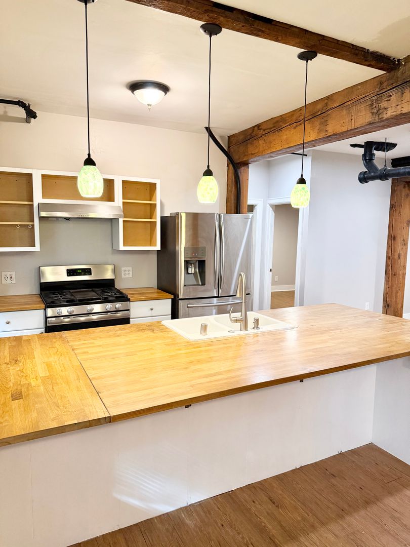 Seattle Apartment: 308 Melrose Ave E