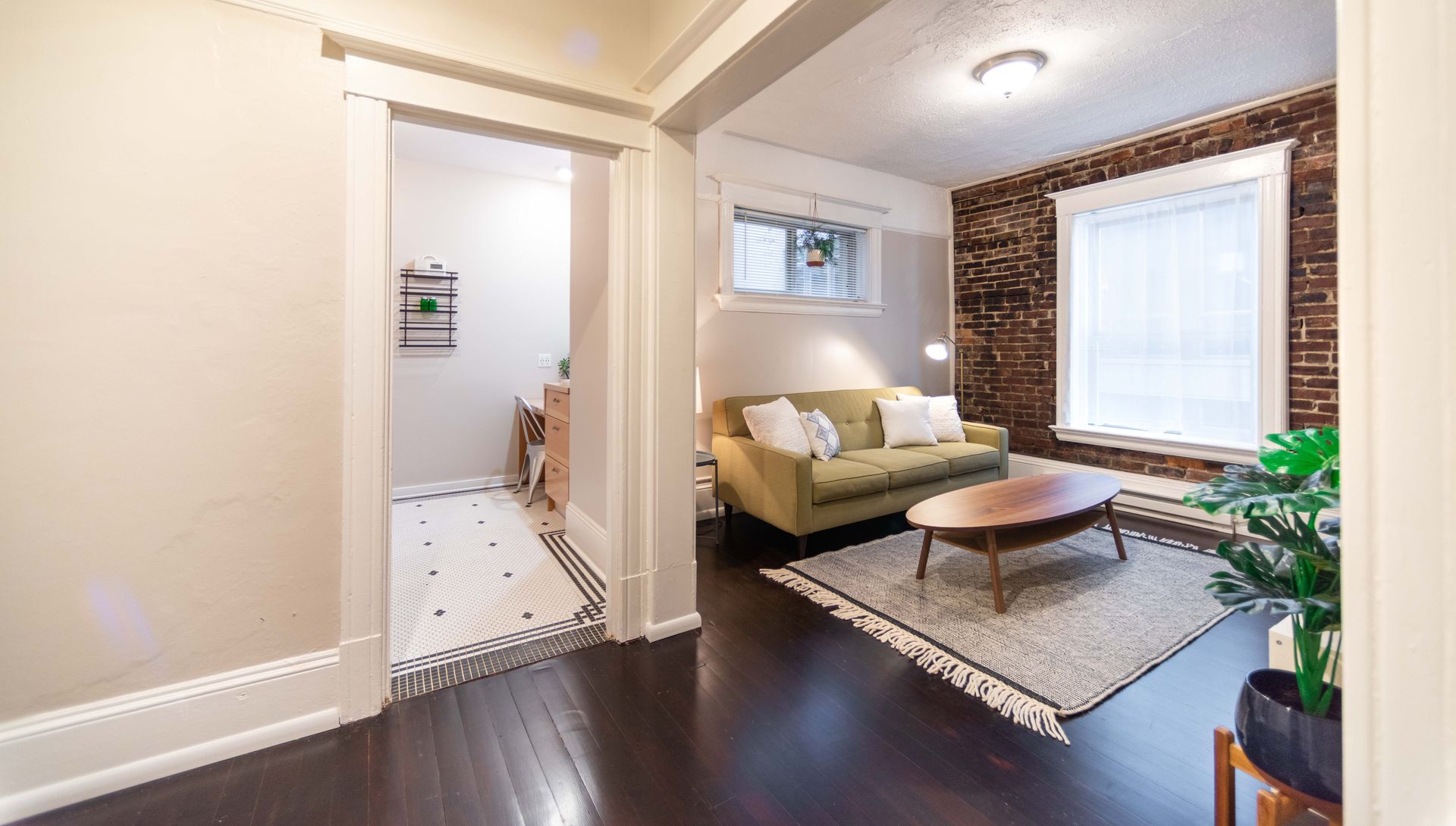 Seattle Apartment: 1521 15th Ave