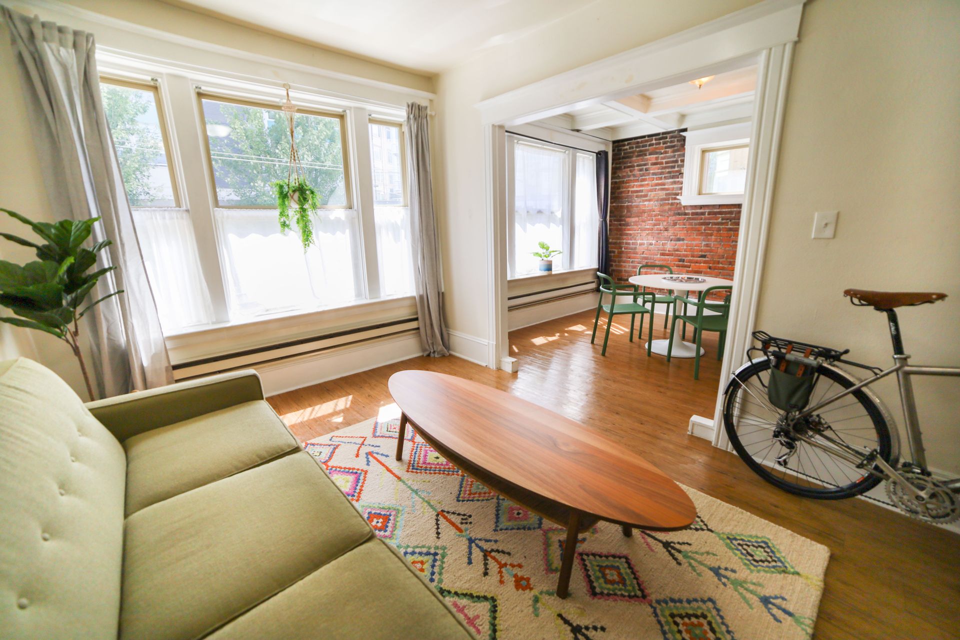 Seattle Apartment: 1521 15th Ave