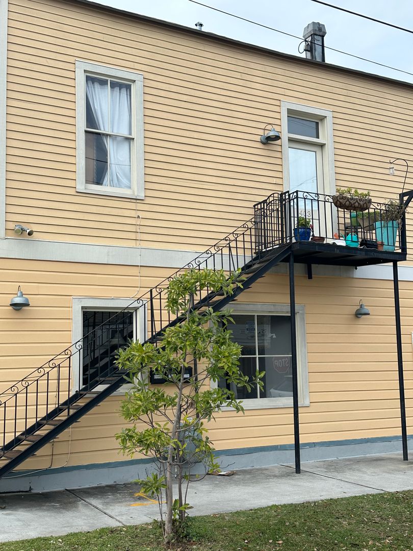 New Orleans Apartment: 3200 Banks St
