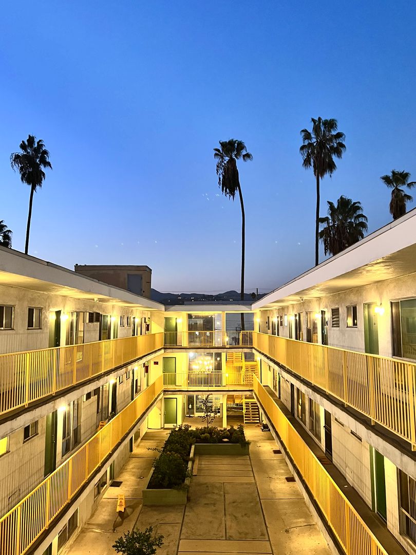 Los Angeles Apartment: 5434 Sierra Vista Avenue