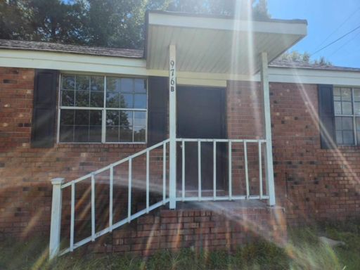 976 Live Oak Street B, B – photo 1