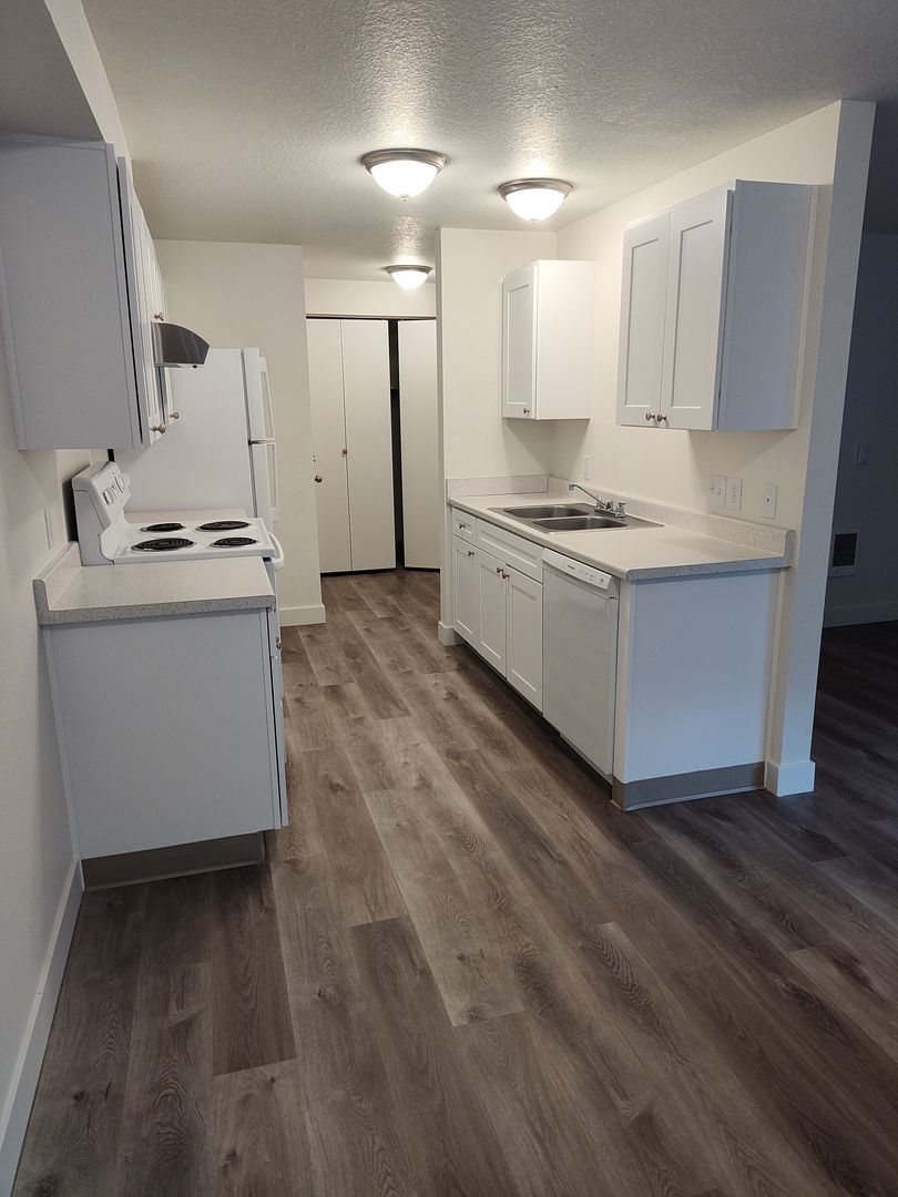 SALEM Apartment: 295 COLT LANE