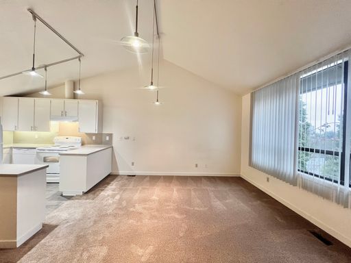 Boutique Living with Incredible Portland Views | Goose Hollow | Only $1,800/Month – photo 1