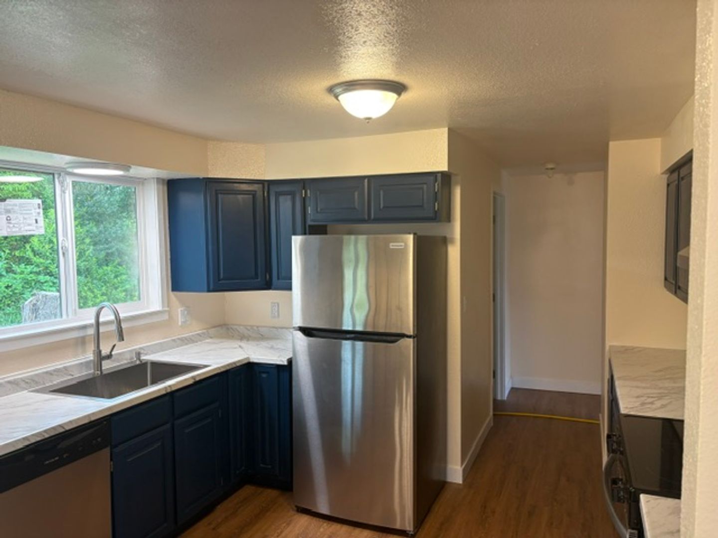 WARRENTON Apartment: 50 NE 1ST ST
