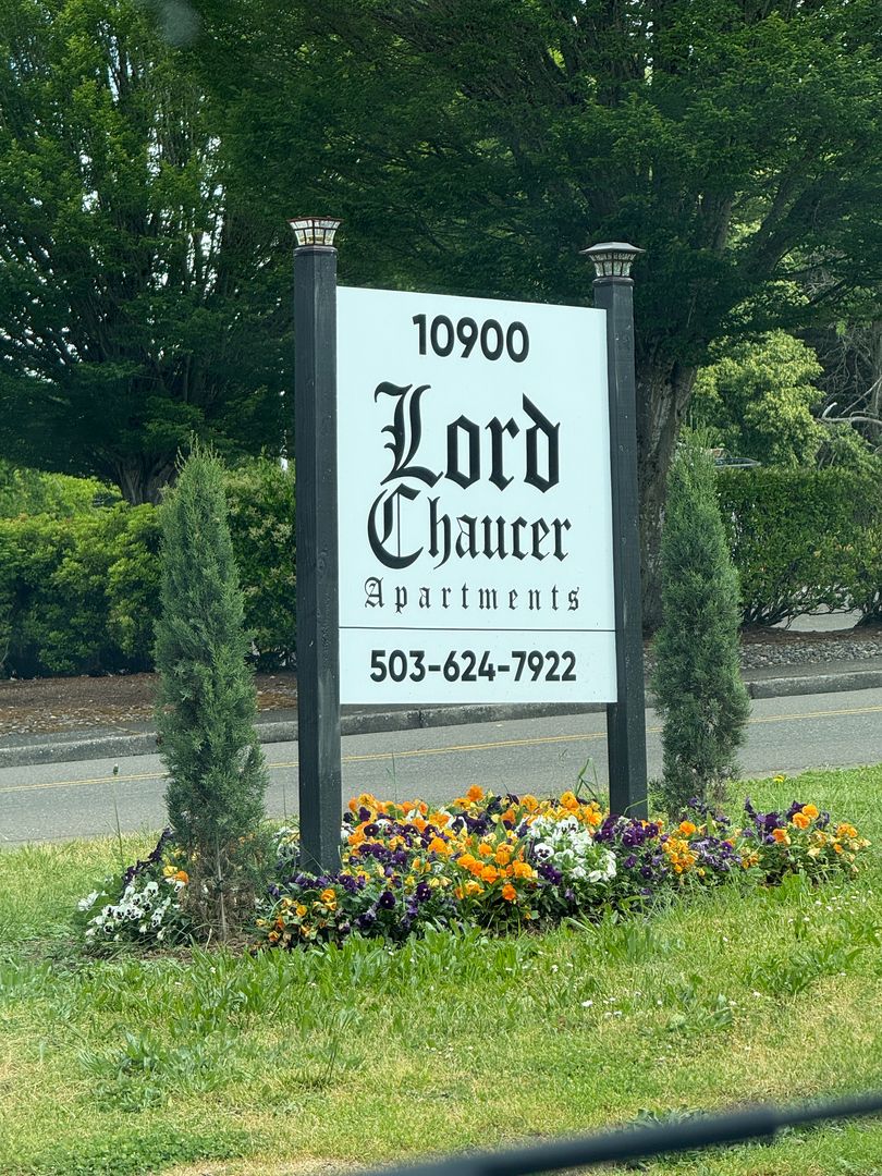 TIGARD Apartment: 10900 SW GAARDE ST