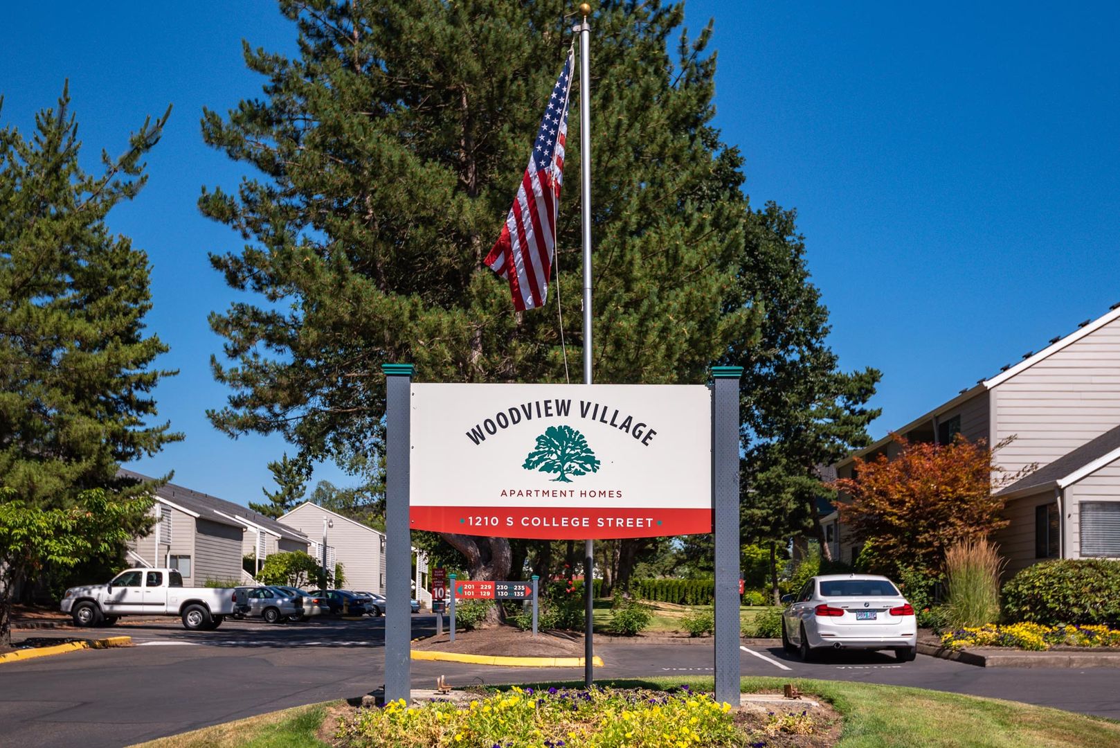 NEWBERG Apartment: 1210 S. COLLEGE ST.