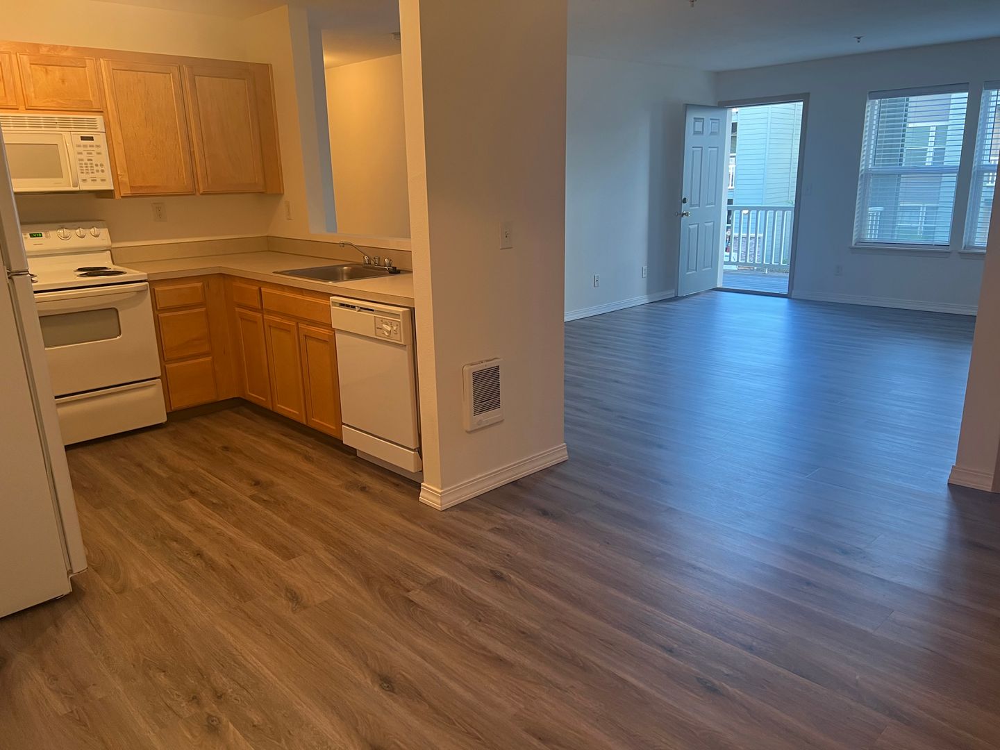 SALEM Apartment: 3045 GEHLAR RD NW