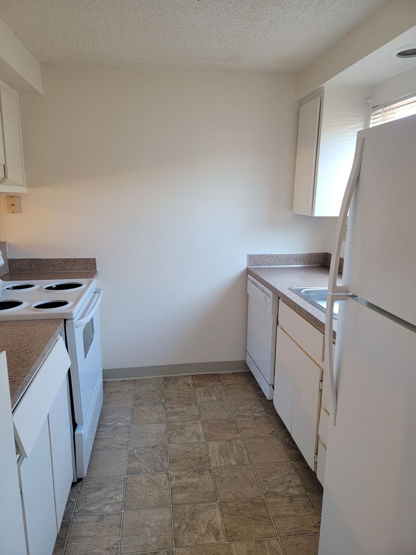 #251 PINE CREST APARTMENTS 6 of 12