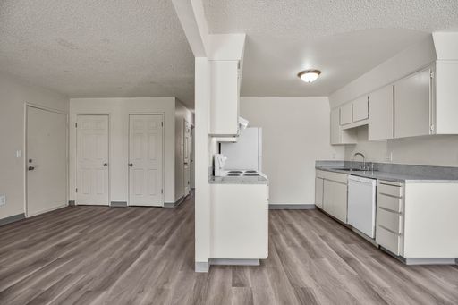 2x1 FOR $1,225 – 6-Weeks free included in the reduced rate! FREE AC UNIT!