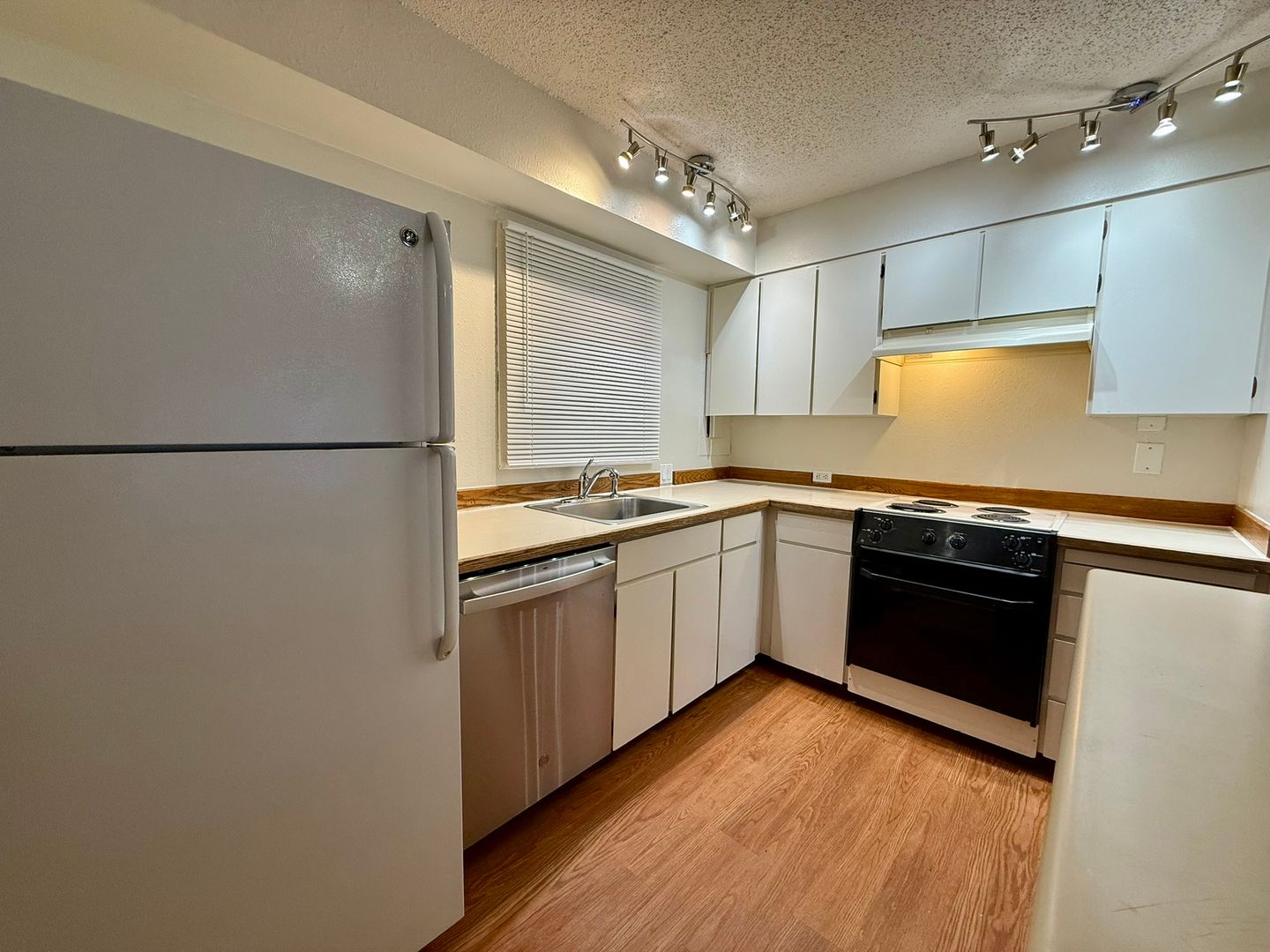 PORTLAND Apartment: 3121 SW IOWA STREET