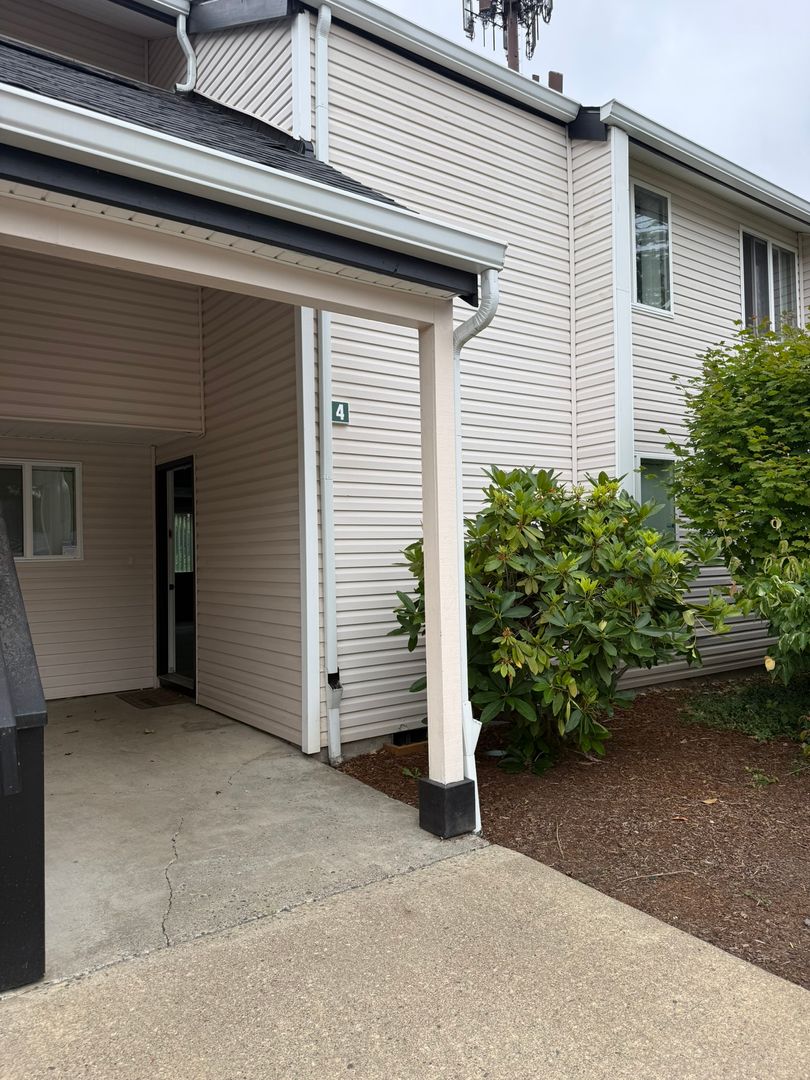 BEAVERTON Apartment: 9405-9555 SW DOWNING DR