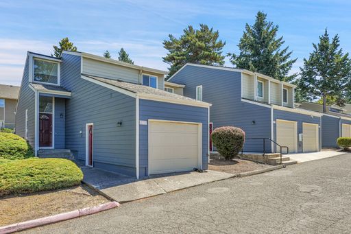 Upgrade to Townhome living with air conditioned comfort! – photo 1